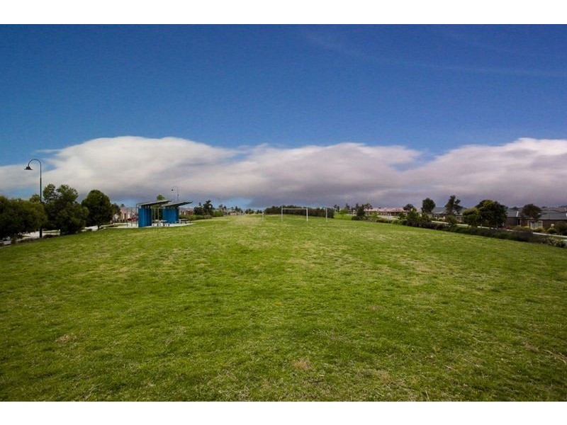 17 Bushranger Boulevard, Cranbourne East VIC 3977