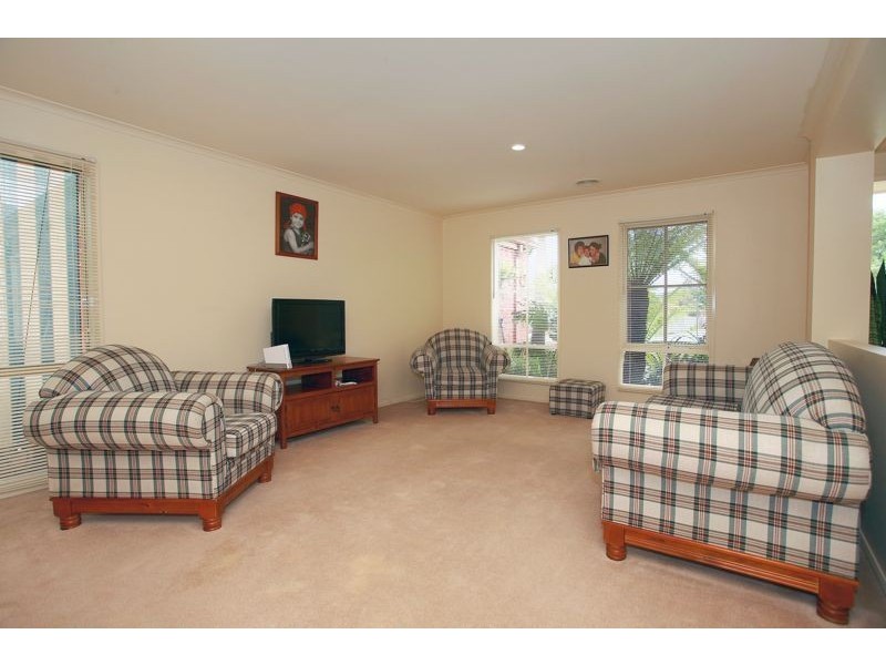 13 Duff Street, Cranbourne VIC 3977