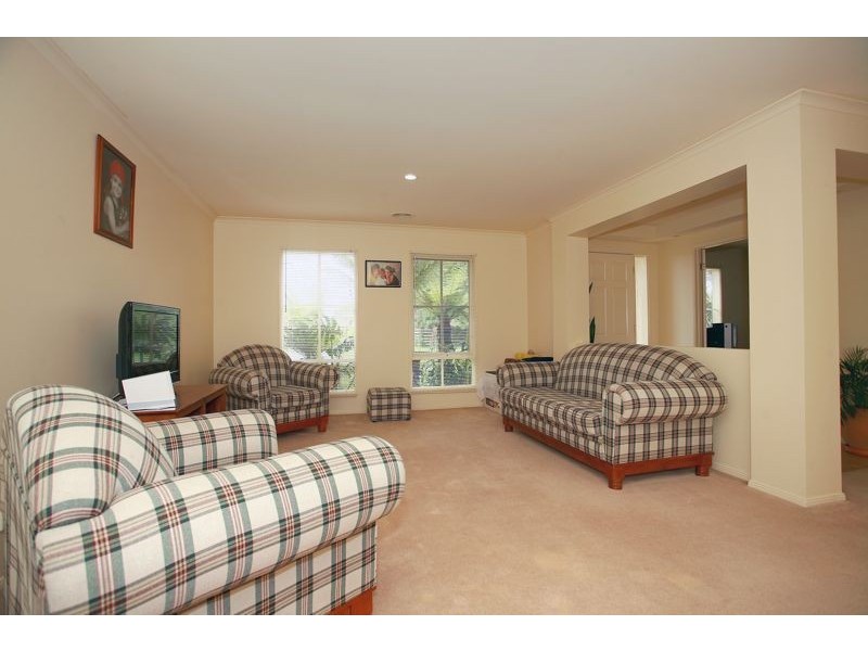 13 Duff Street, Cranbourne VIC 3977