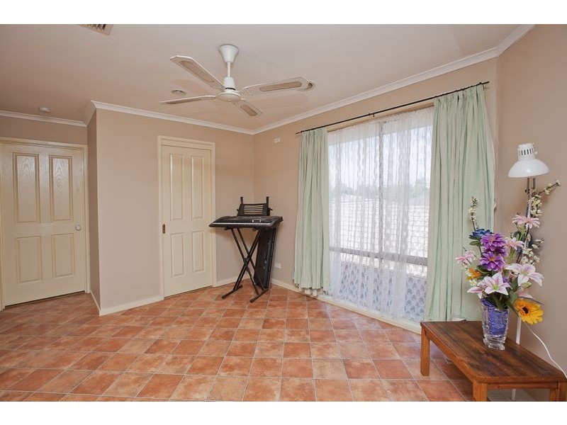 4 Hindmarsh Court, Cranbourne North VIC 3977