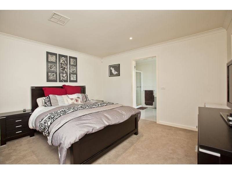 5/55 Sunningdale Crescent, Cranbourne VIC 3977