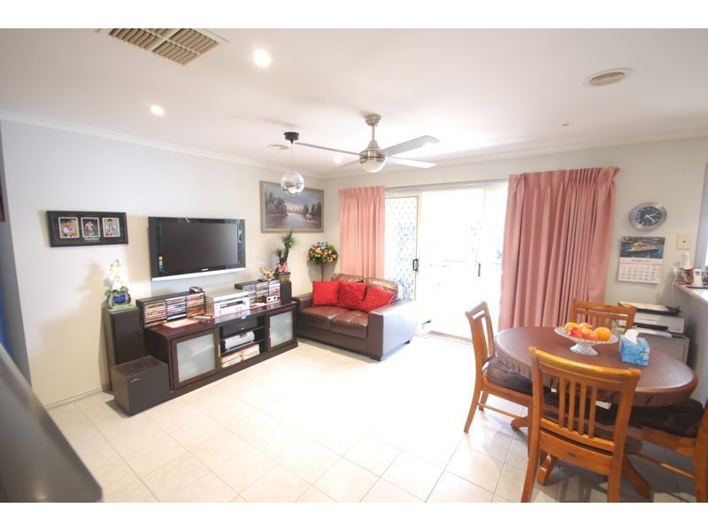 2 Greenbriar Way, Cranbourne West VIC 3977