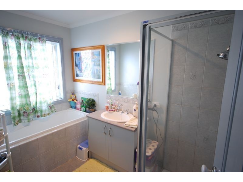 2 Greenbriar Way, Cranbourne West VIC 3977