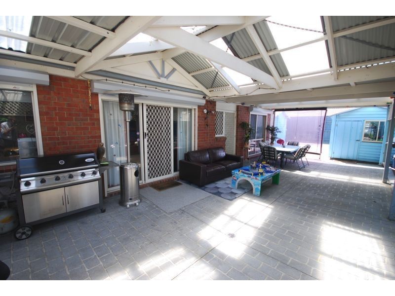 2 Greenbriar Way, Cranbourne West VIC 3977