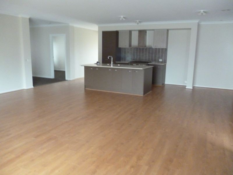 8 Palomino Avenue, Cranbourne East VIC 3977