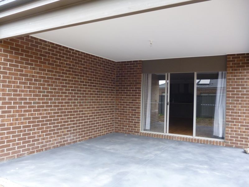 8 Palomino Avenue, Cranbourne East VIC 3977