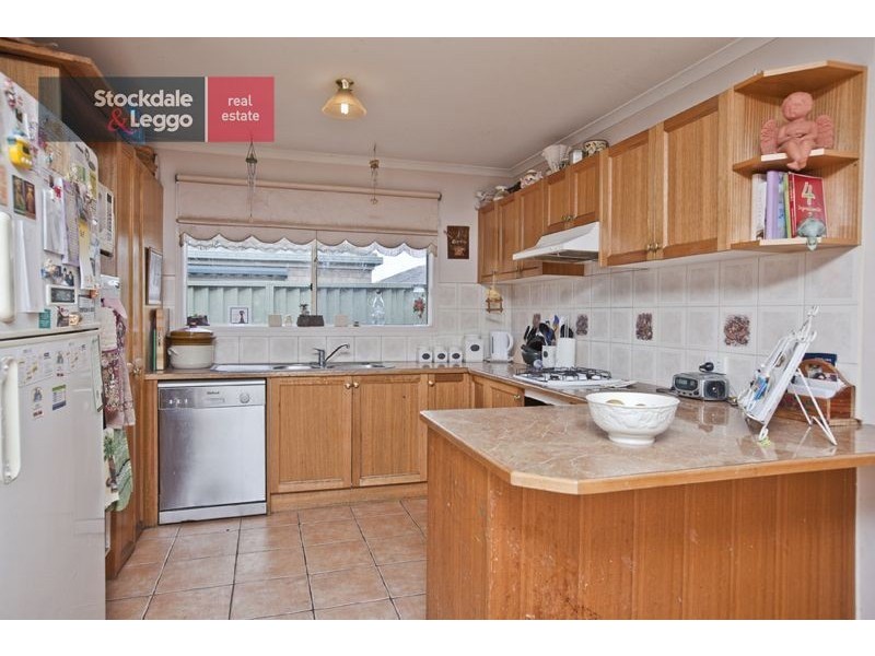 15 Oak Post Place, Cranbourne East VIC 3977