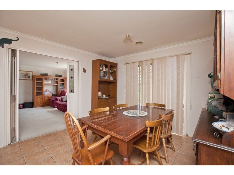 15 Oak Post Place, Cranbourne East VIC 3977