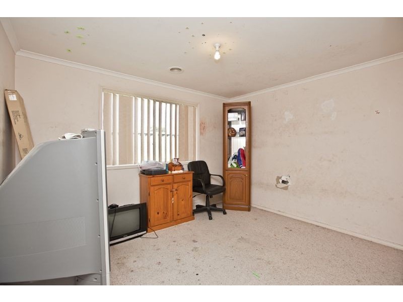 15 Oak Post Place, Cranbourne East VIC 3977