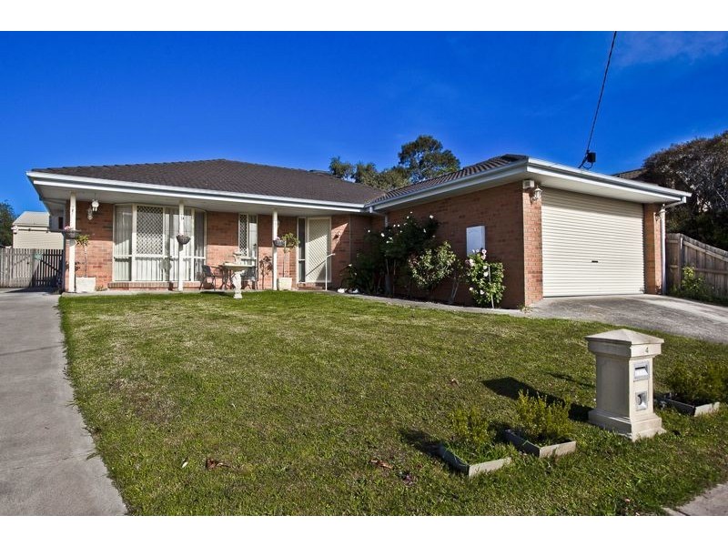 4 Joseph Banks Crescent, Cranbourne VIC 3977