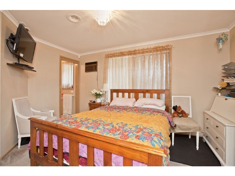 4 Joseph Banks Crescent, Cranbourne VIC 3977