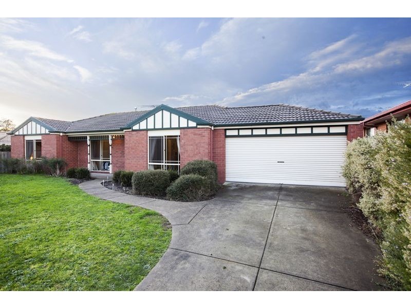 4 Hatten Place, Berwick VIC 3806