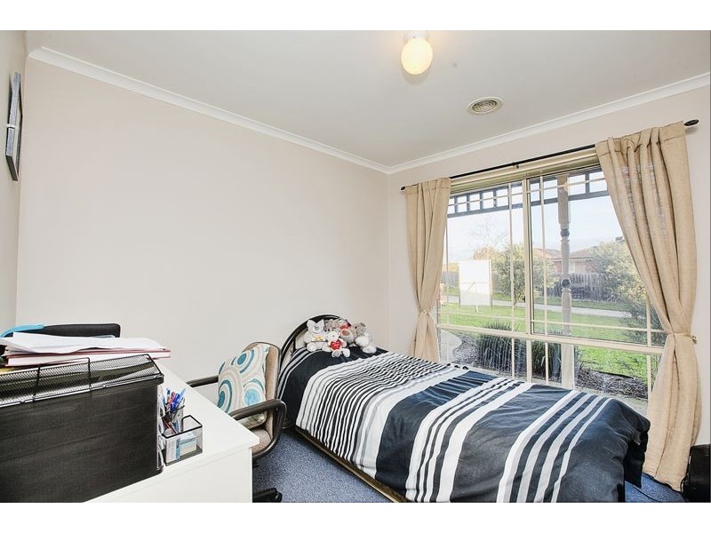 4 Hatten Place, Berwick VIC 3806