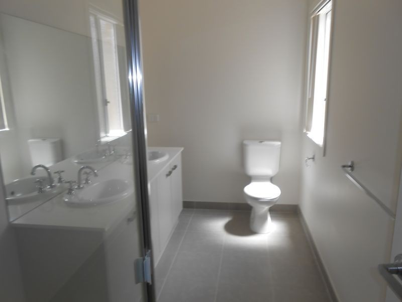 10 Penley Lane, Sandhurst VIC 3977