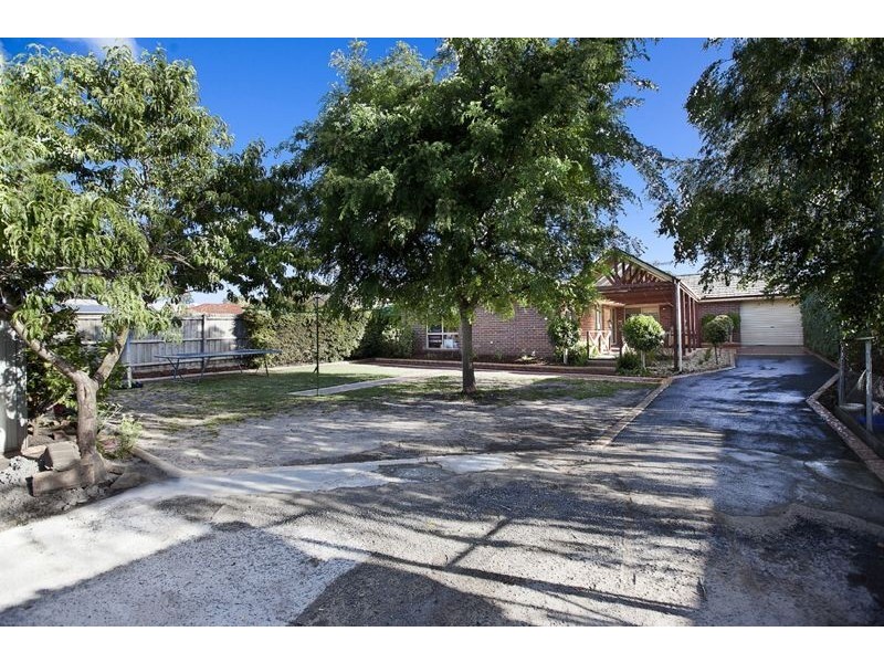 49 Elizabeth Street, Cranbourne North VIC 3977