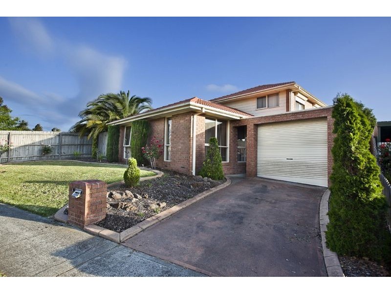 14 Frances Crescent, Cranbourne North VIC 3977