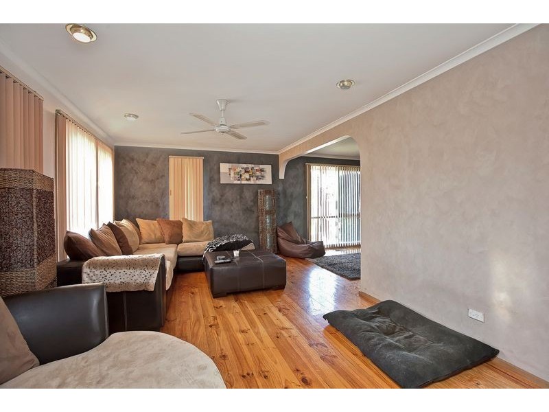 14 Frances Crescent, Cranbourne North VIC 3977