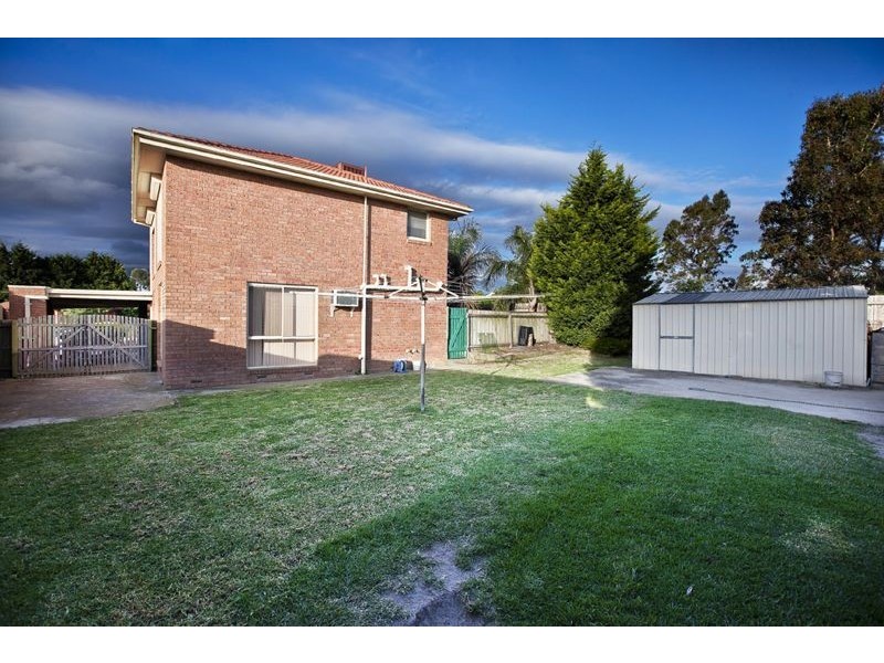 14 Frances Crescent, Cranbourne North VIC 3977