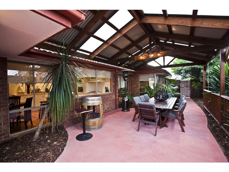 8 Sharne Court, Cranbourne North VIC 3977