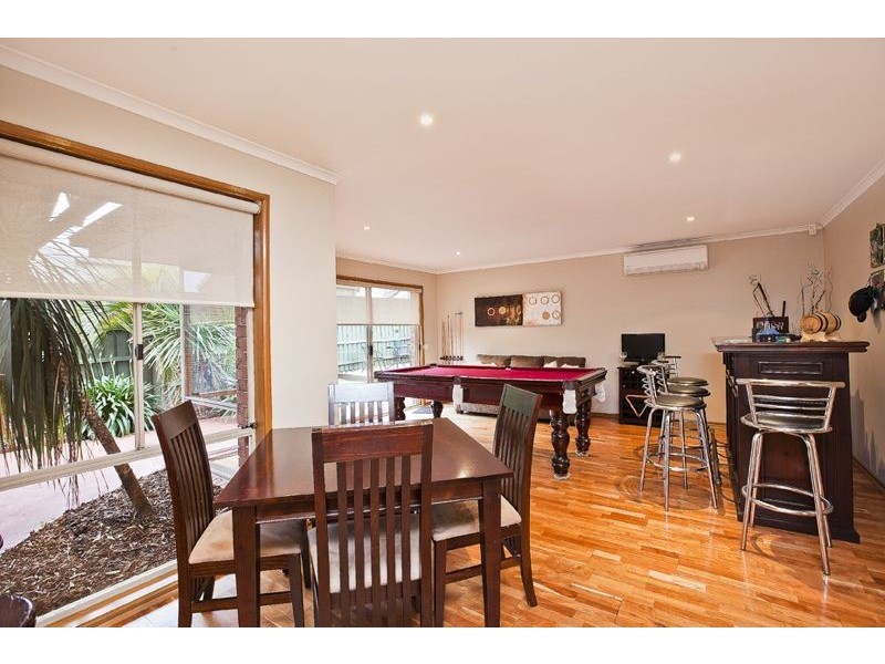 8 Sharne Court, Cranbourne North VIC 3977