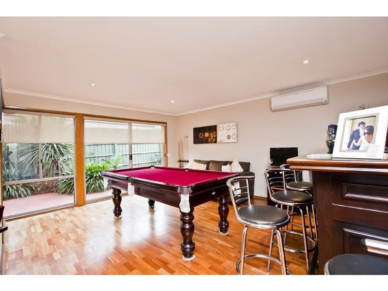 8 Sharne Court, Cranbourne North VIC 3977