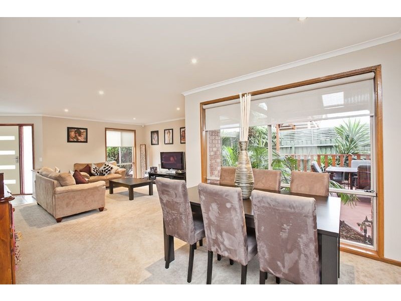 8 Sharne Court, Cranbourne North VIC 3977