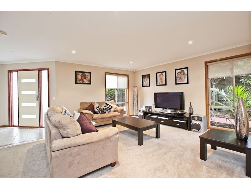 8 Sharne Court, Cranbourne North VIC 3977