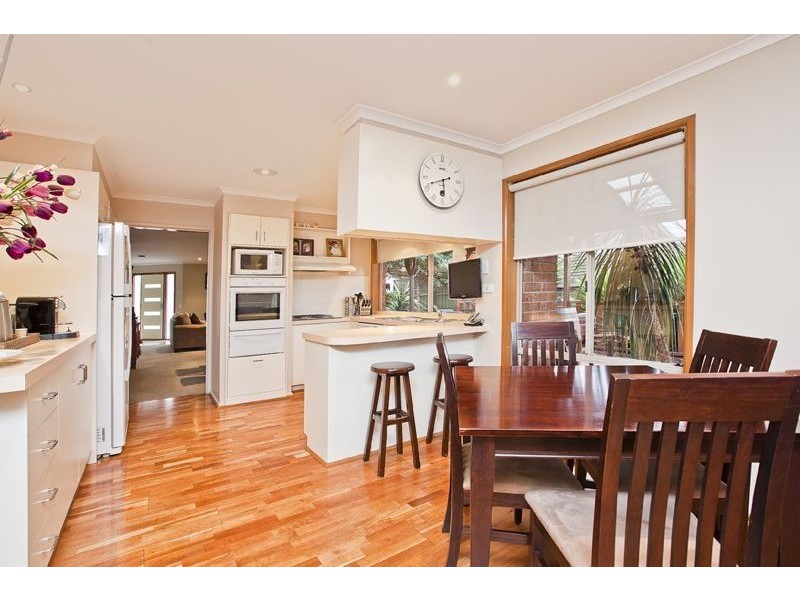 8 Sharne Court, Cranbourne North VIC 3977