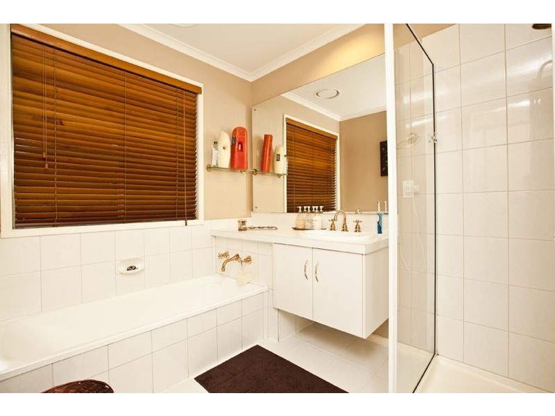 8 Sharne Court, Cranbourne North VIC 3977