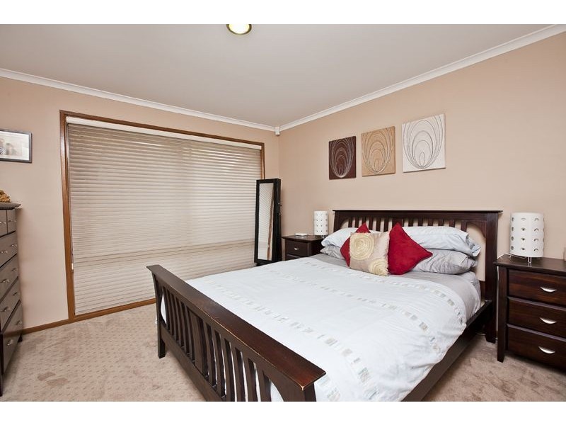 8 Sharne Court, Cranbourne North VIC 3977