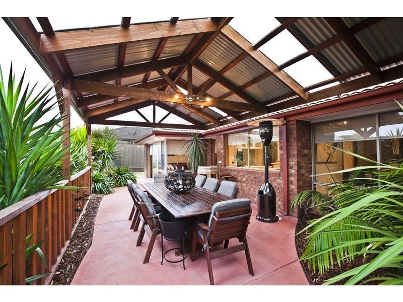 8 Sharne Court, Cranbourne North VIC 3977