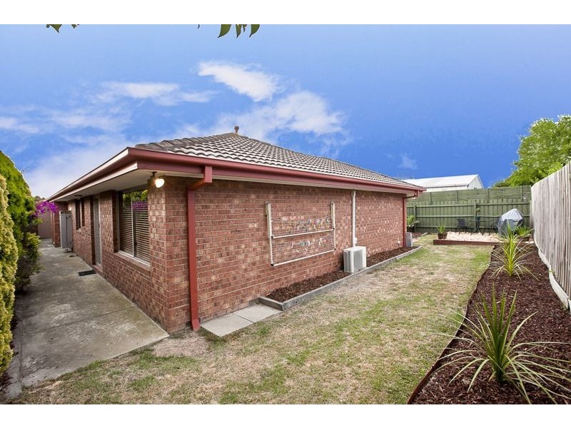 8 Sharne Court, Cranbourne North VIC 3977