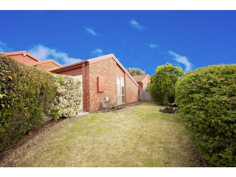 8 Sharne Court, Cranbourne North VIC 3977