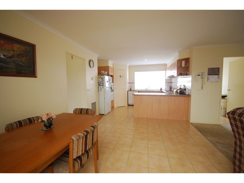 11 Foxwood Drive, Cranbourne East VIC 3977