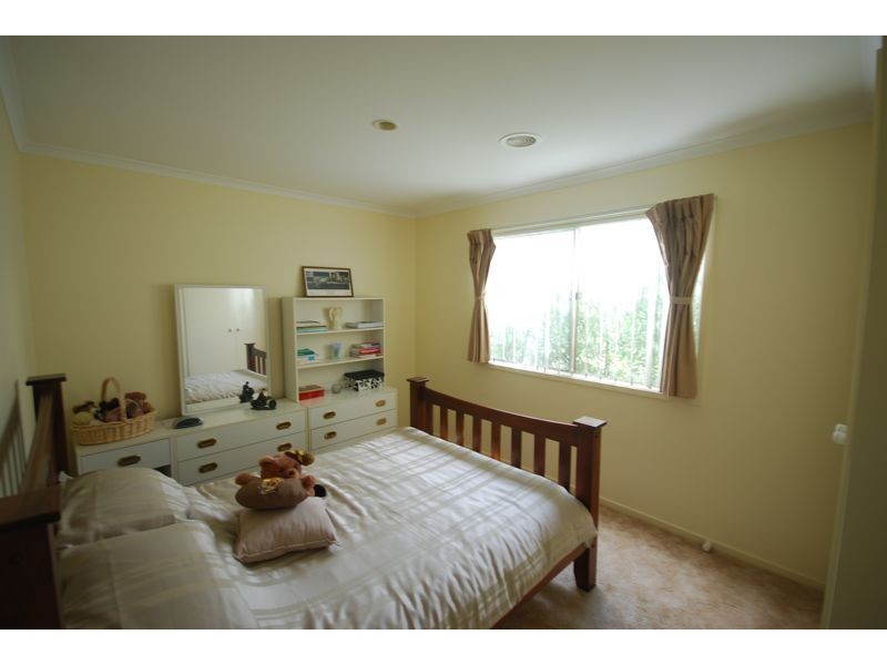 11 Foxwood Drive, Cranbourne East VIC 3977