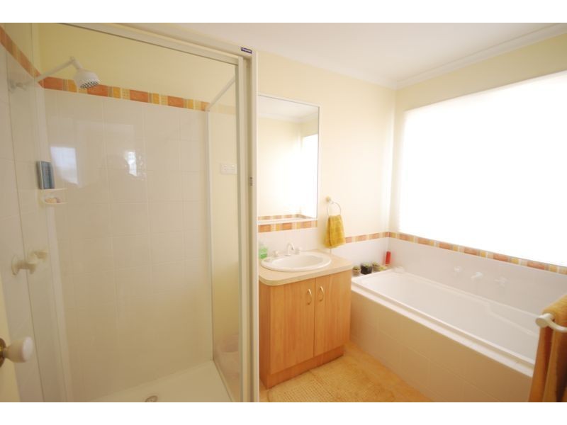 11 Foxwood Drive, Cranbourne East VIC 3977