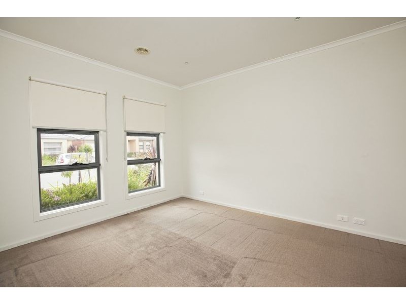 6 Black Wattle Way, Cranbourne VIC 3977