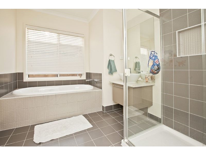 44 Brookwater Parade, Lyndhurst VIC 3975