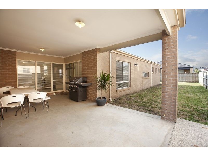 44 Brookwater Parade, Lyndhurst VIC 3975