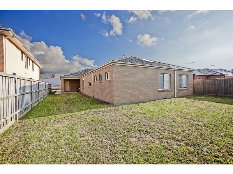 44 Brookwater Parade, Lyndhurst VIC 3975