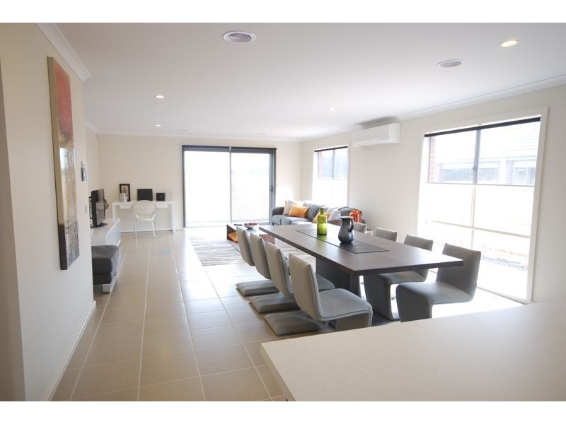 5 Pasadena Boulevard, Clyde VIC 3978