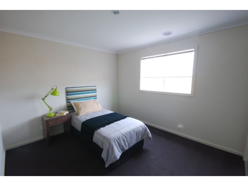 5 Pasadena Boulevard, Clyde VIC 3978