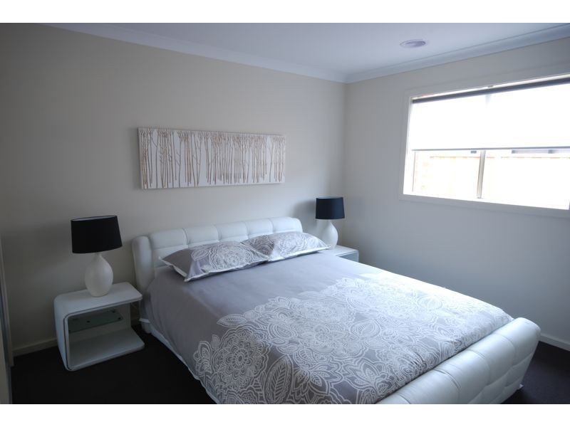 5 Pasadena Boulevard, Clyde VIC 3978