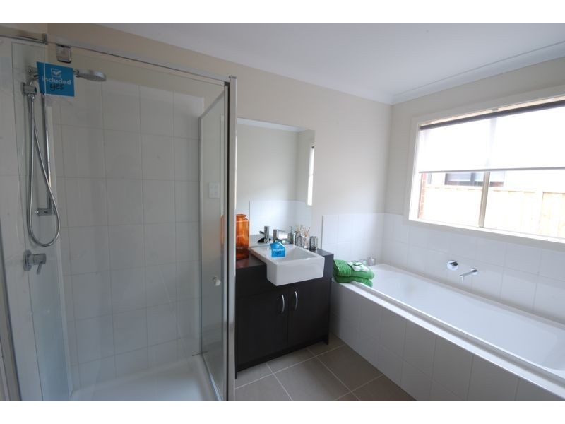 5 Pasadena Boulevard, Clyde VIC 3978