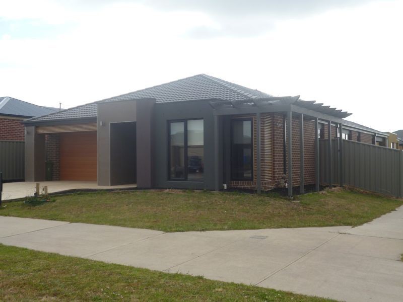 22 Stately Drive, Cranbourne East VIC 3977