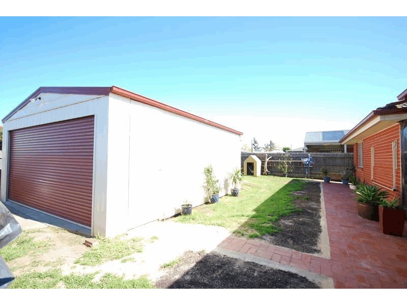 6 Gatwick Court, Cranbourne East VIC 3977