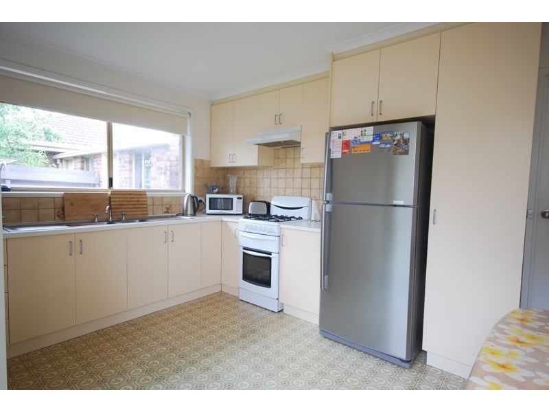 1/2 Joseph Banks Crescent, Cranbourne VIC 3977