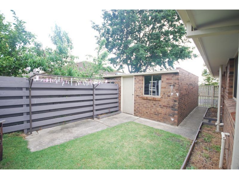 1/2 Joseph Banks Crescent, Cranbourne VIC 3977
