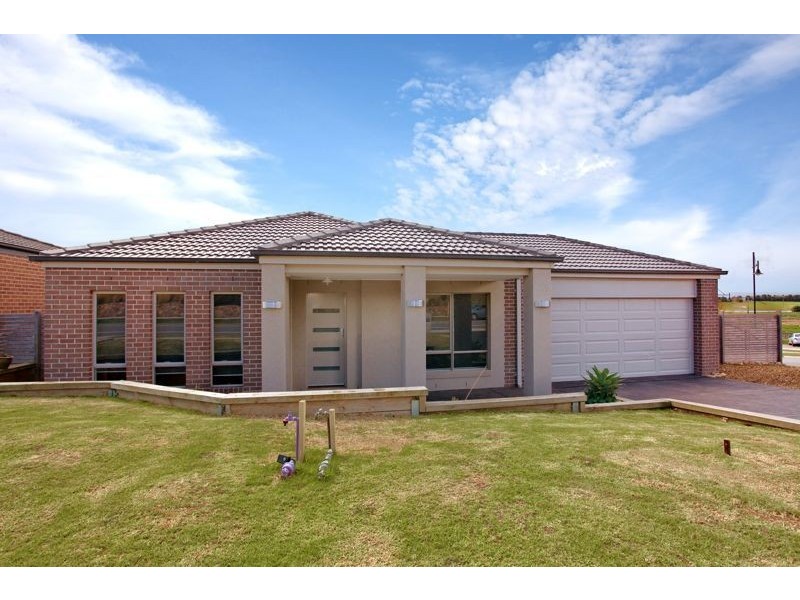 12 Mannavue Boulevard, Cranbourne North VIC 3977