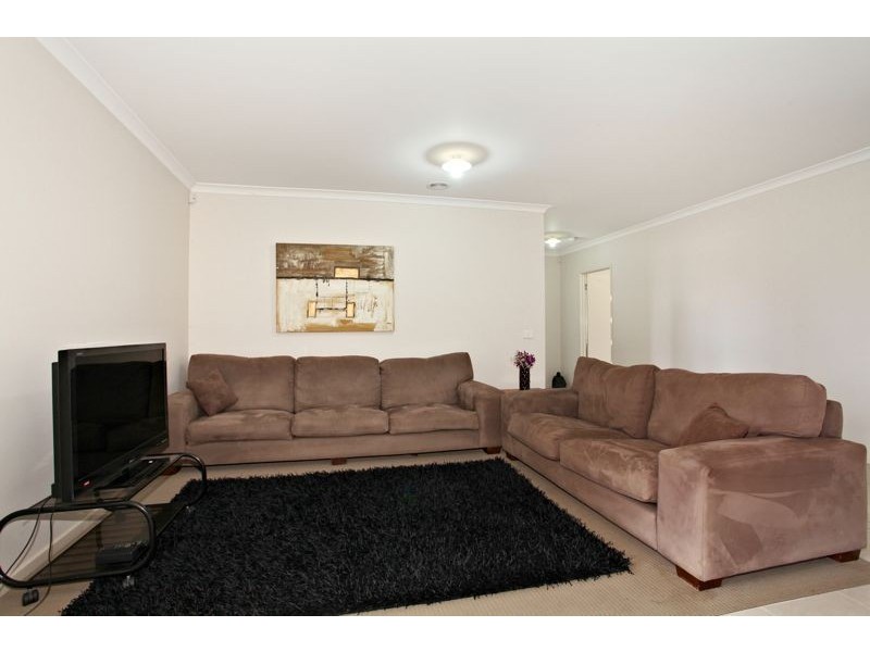 12 Mannavue Boulevard, Cranbourne North VIC 3977